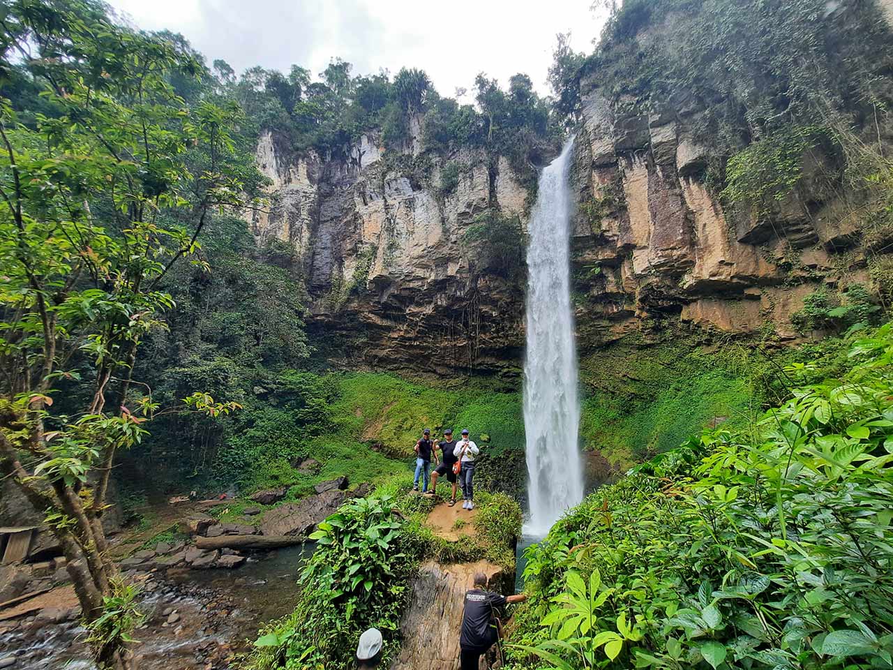 Menyusuri Keindahan Air Terjun Putri Malu di Lampung