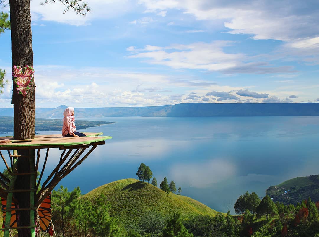 Menikmati Keindahan Bukit Indah Simarjarunjung, Destinasi Favorit di Tepian Danau Toba