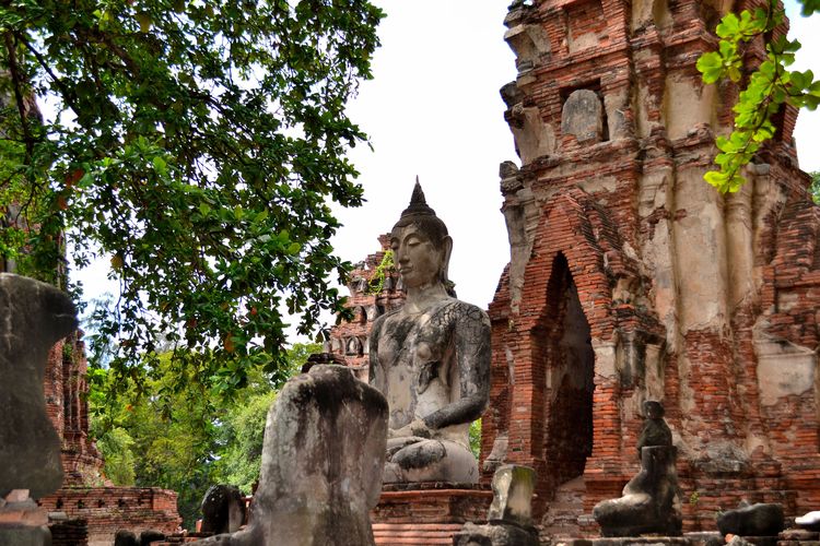 Wat Mahathat: Ikon Bersejarah di Taman Ayutthaya Thailand